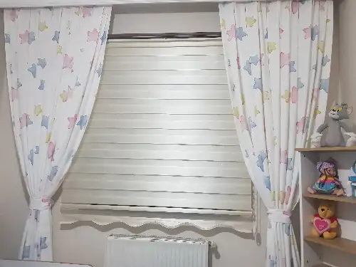 1885402