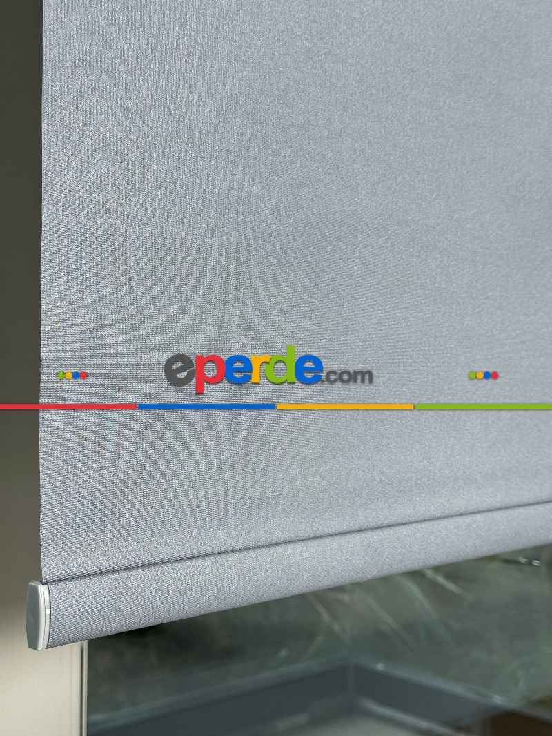 Yatak Odası Parlak Gümüş Gri Stor Perde, Standart Metal Kasalı Yüksek Kalite Kornişe Kolay Montaj Seçenekli