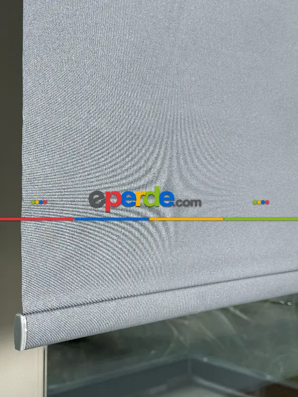 Salon Parlak Gümüş Gri Stor Perde, Standart Metal Kasalı Yüksek Kalite Kornişe Kolay Montaj Seçenekli