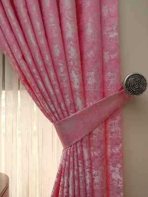 Pembe Renk Jakar Desenli Fon Perde- Şeker Pembe