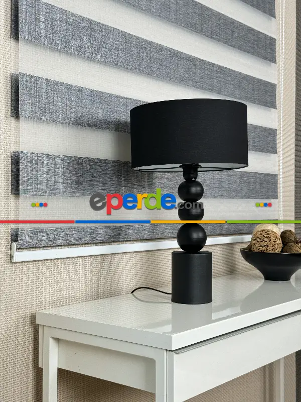 Genç Odası Gri Jakar Dokuma Zebra Perde, Standart Metal Kasalı Yüksek Kalite Kornişe Kolay Montaj Seçenekli