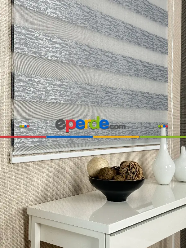 Yatak Odası Gri Jakar Dokuma Zebra Perde, Standart Metal Kasalı Yüksek Kalite Kornişe Kolay Montaj Seçenekli