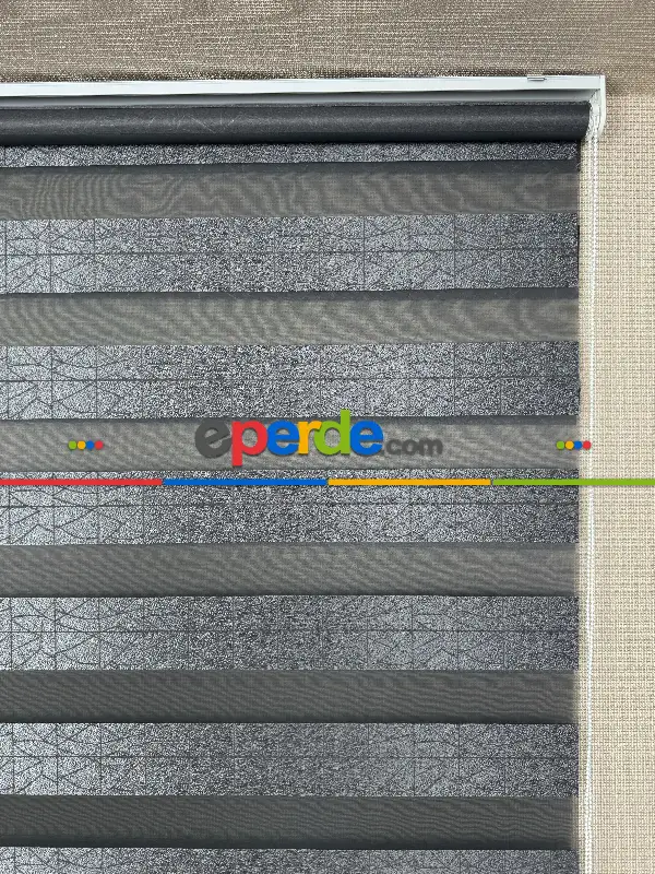 Genç Odası Parlak Antrasit Gri Geometrik Jakar Dokuma Zebra Perde, Standart Metal Kasalı Yüksek Kalite Kornişe Kolay Montaj Seçenekli