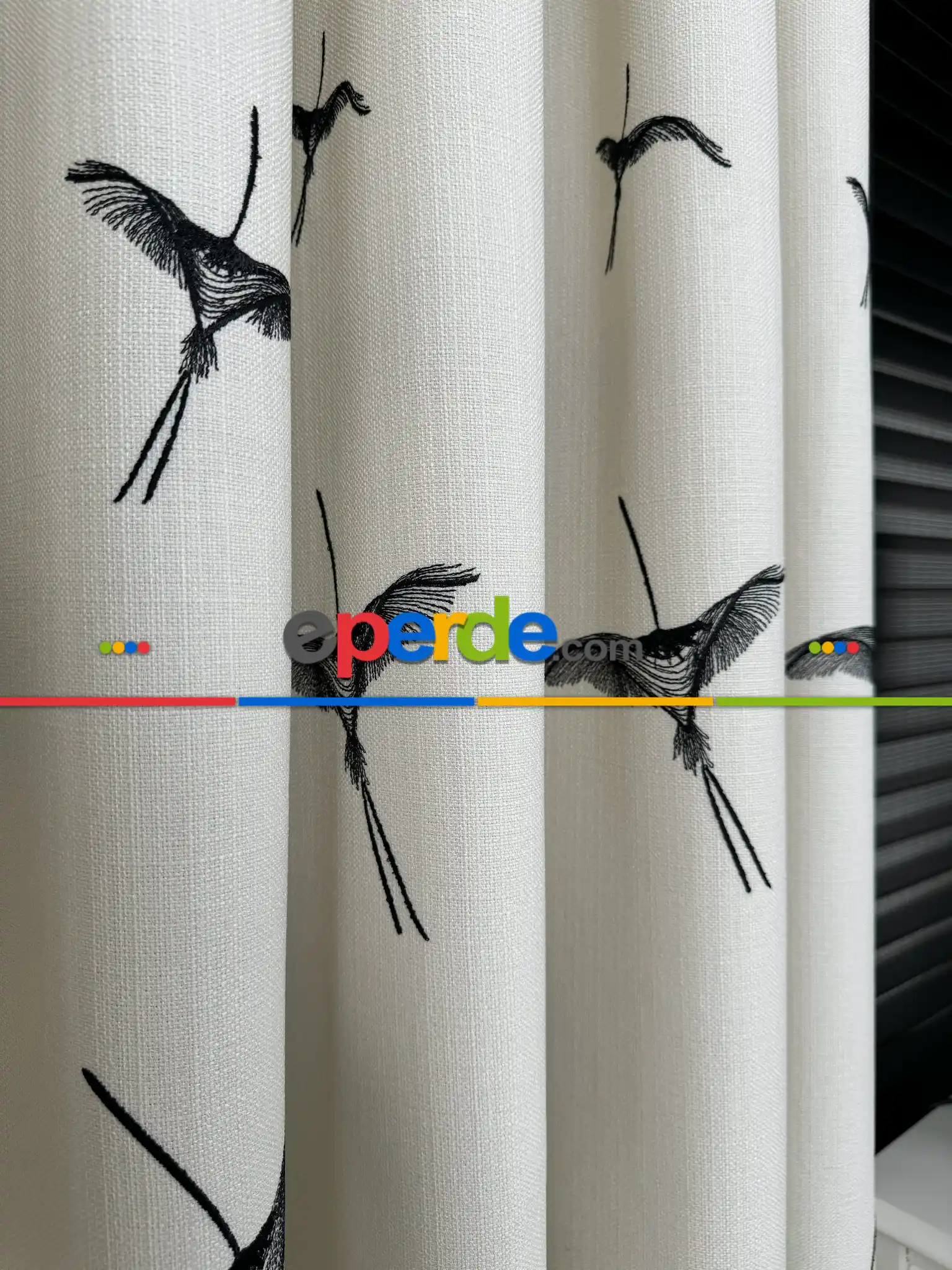 Ekru Siyah Kuş Desenli Nakışlı Keten Fon Perde Premium Kalite Serisidir, Kuş Gözü, Rustik Perde İçin Kapsül Ve Boruya Geçme Dikiş Seçeneği, Amerikan Pile Seçeneği Vardır.