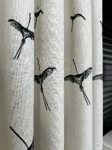 Ekru Siyah Kuş Desenli Nakışlı Keten Fon Perde Premium Kalite Serisidir, Kuş Gözü, Rustik Perde İçin Kapsül Ve Boruya Geçme Dikiş Seçeneği, Amerikan Pile Seçeneği Vardır.