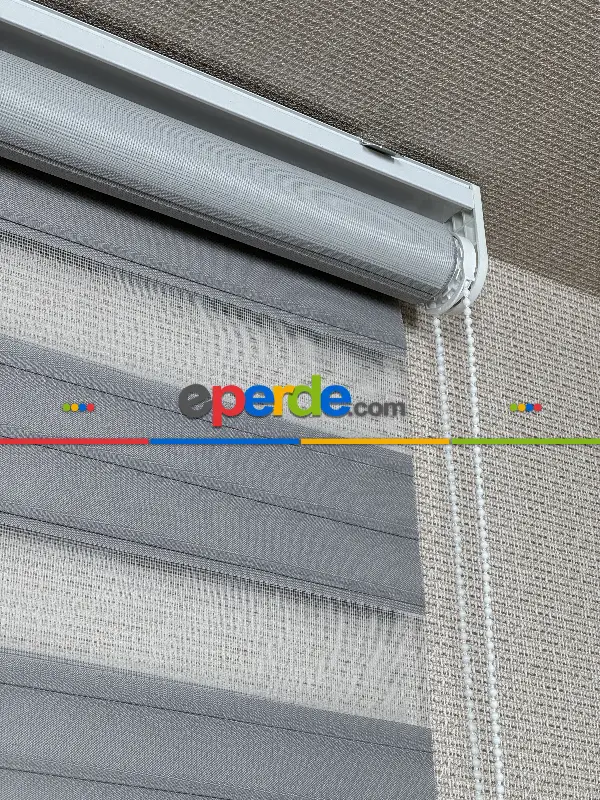 Genç Odası Gri Pliseli Bambu Zebra Perde, Standart Metal Kasalı Yüksek Kalite Kornişe Kolay Montaj Seçenekli