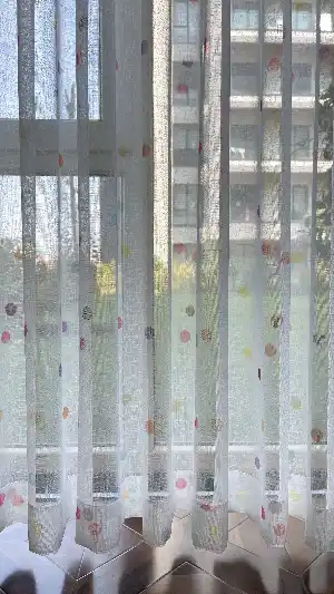Çocuk Odası - Renkli Puantiye Desenli Keten Zemin Baskılı Tül Perde