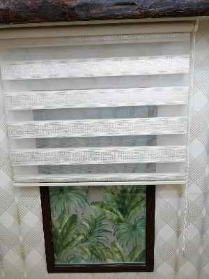 Gümüş Simli Krem Jakarlı Zebra Perde- Krem