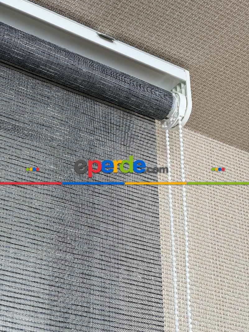Siyah Çizgili Tül Stor Perde, Standart Metal Kasalı Yüksek Kalite Kornişe Kolay Montaj Seçenekli