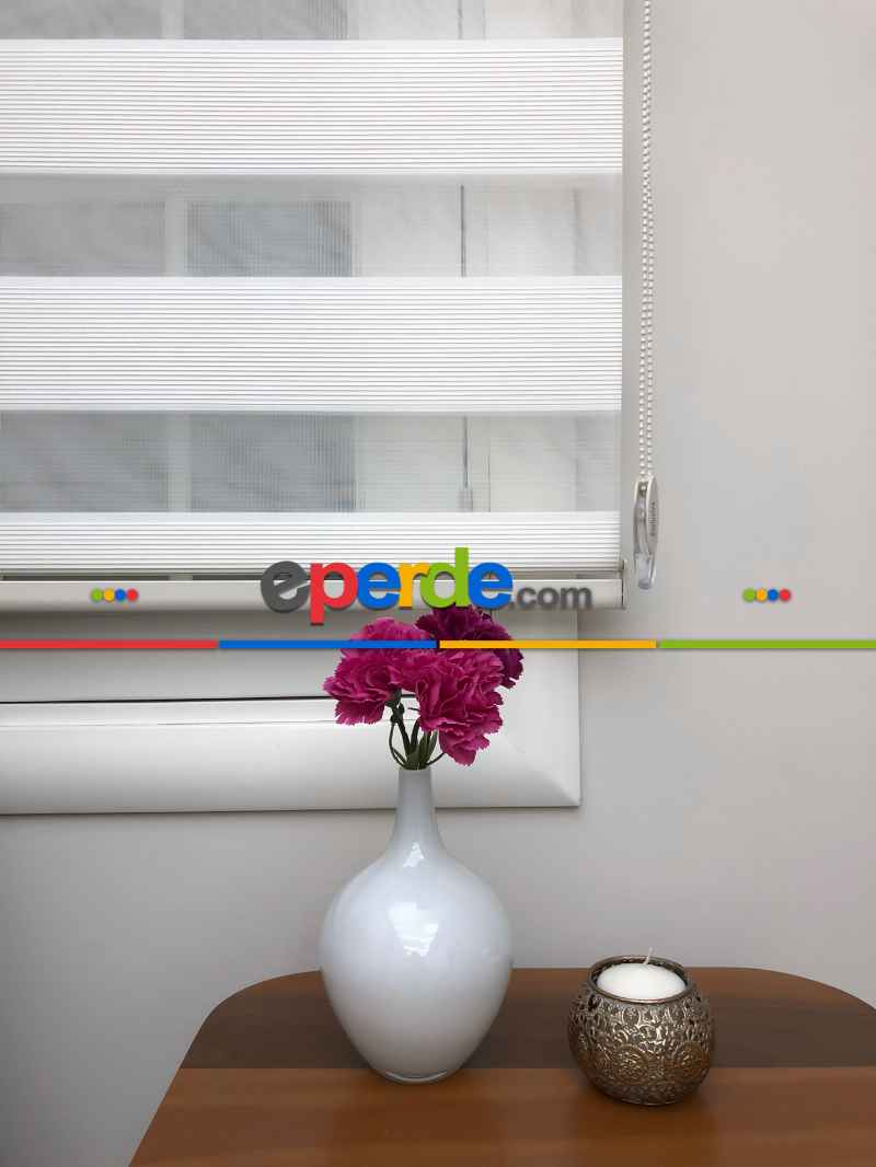 Oturma Odası - Yüksek Kalite Plise Zebra Perde - Beyaz Renk- Beyaz