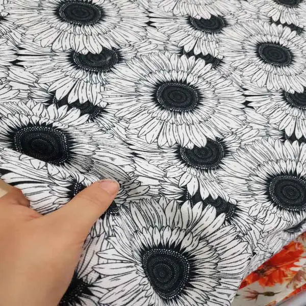 Siyah Mutfak Perdesi Kanat Fon Perde Çiçek Desenli- Siyah