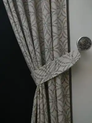 Dairesel Desenli Oturma Odası Fon Perde- Sütlü Kahve