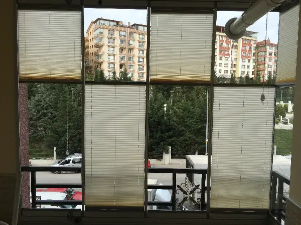 Cam Balkon Perdesi - Yapışkanlı - Plise - Kırık Beyaz- Beyaz