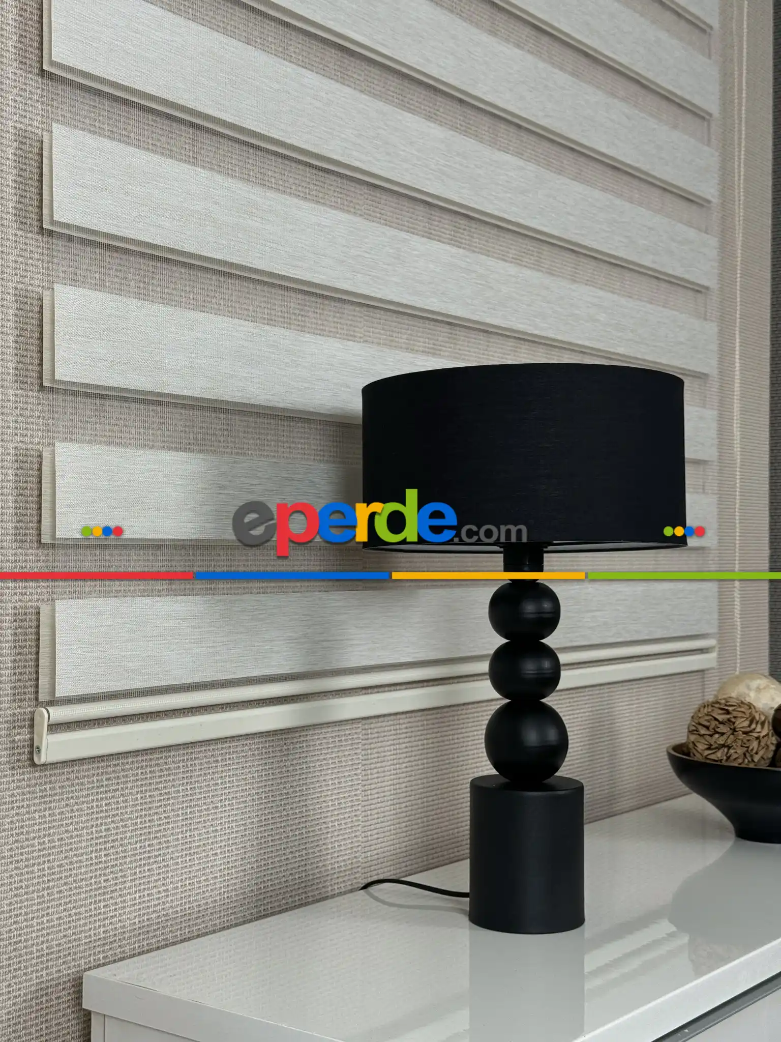 Yatak Odası Krem Bambu Zebra Perde, Standart Metal Kasalı Yüksek Kalite Kornişe Kolay Montaj Seçenekli