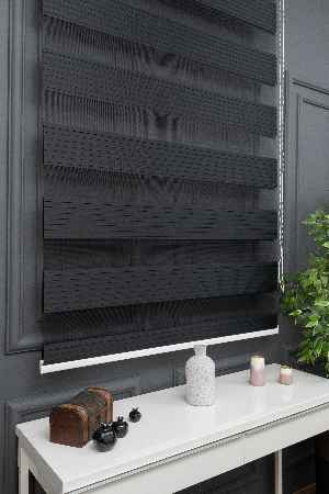 Oturma Odası - Siyah Zebra Perde - Geniş Pileli Zebra Perde