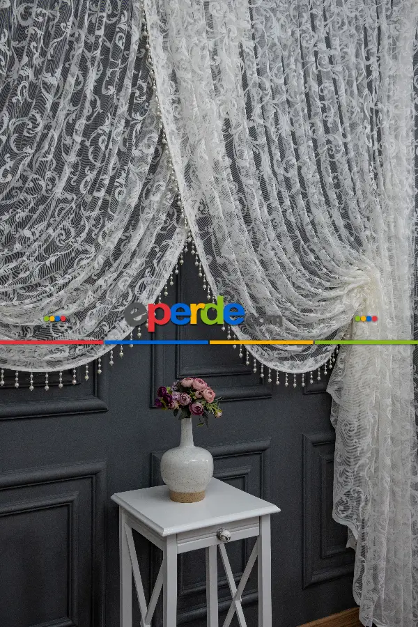 Beyaz Sarmaşık Desen Tül Kruvaze Yanki Tül