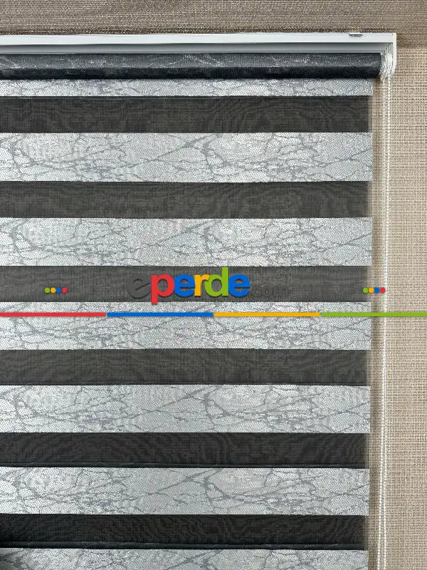 Genç Odası Parlak Gri Mavi Jakar Dokuma Zebra Perde, Standart Metal Kasalı Yüksek Kalite Kornişe Kolay Montaj Seçenekli