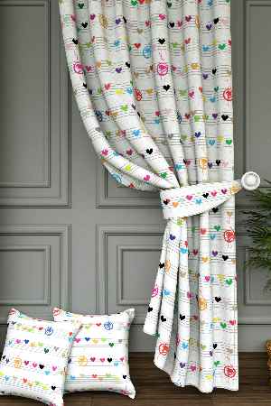 Renkli Kalpler Desenli Baskılı Fon Perde