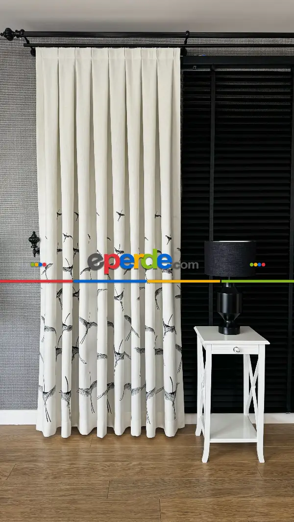 Ekru Siyah Kuş Desenli Nakışlı Keten Fon Perde Premium Kalite Serisidir, Kuş Gözü, Rustik Perde İçin Kapsül Ve Boruya Geçme Dikiş Seçeneği, Amerikan Pile Seçeneği Vardır.