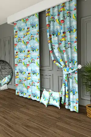 Dökümlü Kumaştan Uçak Baskılı Fon Perde