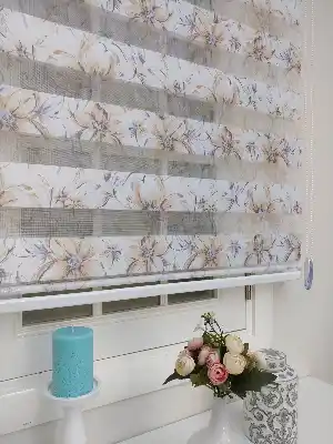 Çiçek Baskılı Zebra Perde- Mavi-Beyaz-Kahve Açık