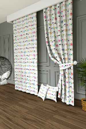 Renkli Kalpler Desenli Baskılı Fon Perde