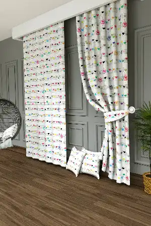 Renkli Kalpler Desenli Baskılı Fon Perde