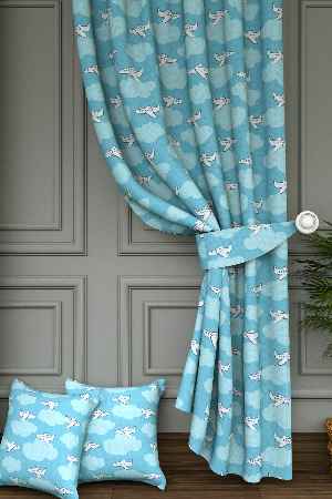 Dökümlü Kumaştan Uçak Baskılı Fon Perde