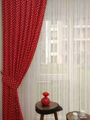 Kırmızı Puanlı Fon Perde ( Leke Tutmaz)- Kırmızı