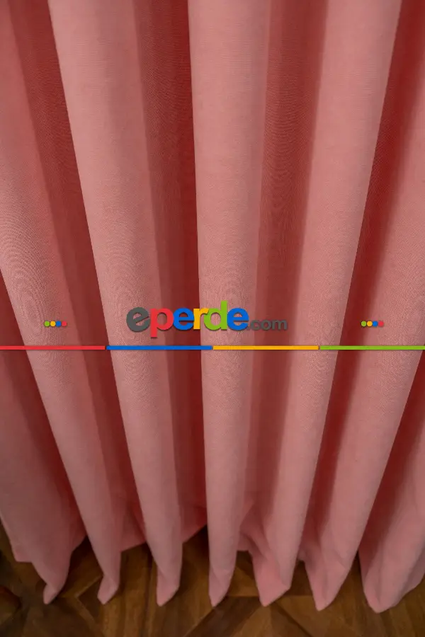 Pembe Düz Fon Perde Dökümlü En