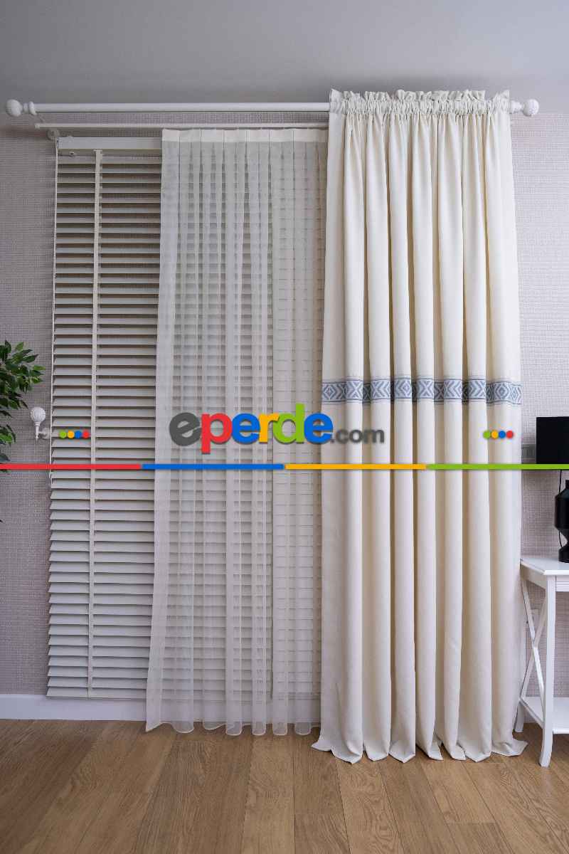 Krem Fon Perde - Mavi Dokuma Bordür Desenli - Ürün Videosu Vardır Açıklama Kısmında.