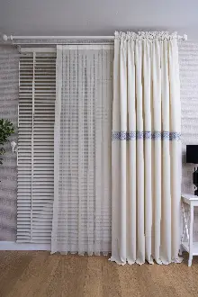 Oturma Odası -  Krem Fon Perde - Mavi Dokuma Bordür Desenli - Ürün Videosu Vardır Açıklama Kısmında.