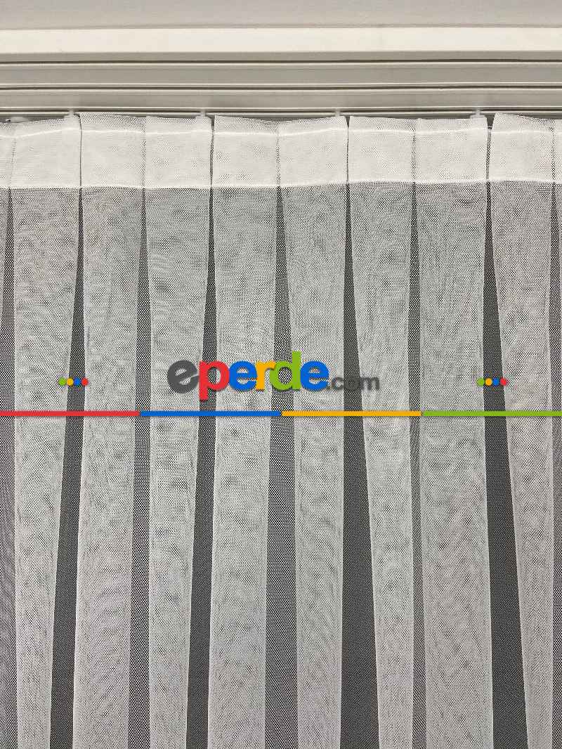 Oturma Odası - Grek Zemin Üzerine Eteği Kabartma Nakış İşlemeli Tül- Ekru