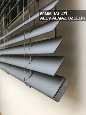 50mm Açık Gri Ahşap Efektli Jaluzi Perde Alev Almaz Özellik- Gri Açık