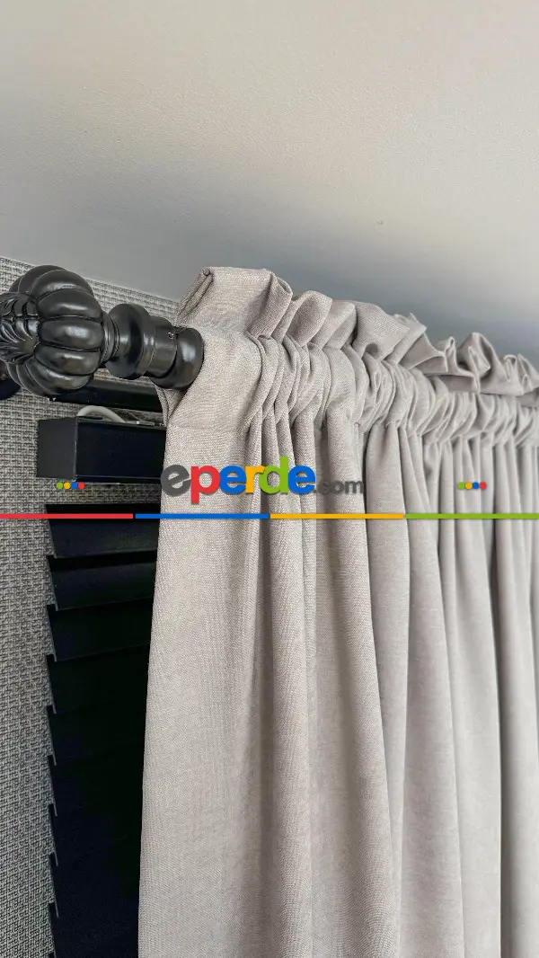 Bej Rengi Fon Perde - Mavi Dikey Bordürlü Fon Perde - Fon Rengi Bej Rengidir.