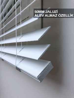 50mm Beyaz Ahşap Efektli Jaluzi Perde Alev Almaz Özellik- Beyaz