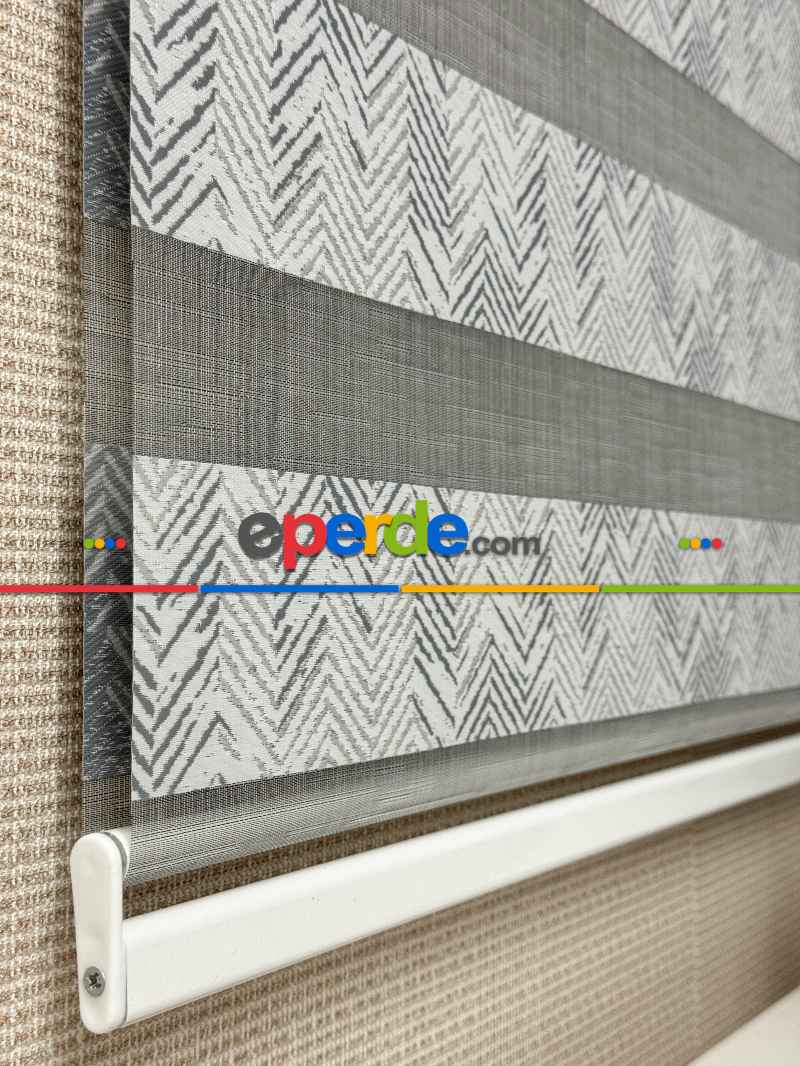 Salon Parlak Gri Geometrik Jakar Dokuma Zebra Perde, Standart Metal Kasalı Yüksek Kalite Kornişe Kolay Montaj Seçenekli