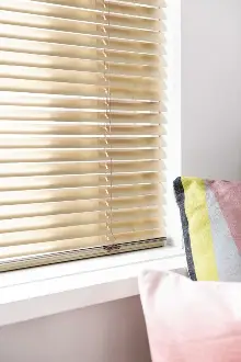 Oda Perde Metal Jaluzi Perde, Polywood, Ahşap Görünümlü, Alev Almaz, Antrasit, Siyah Ve Ahşap Tonlarında