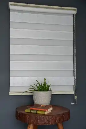 Halim Perdesan Ad-50 Beyaz & Gümüş Yaldız Renk Etekli Veya Eteksiz Zebra Stor Perde