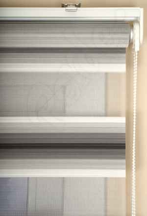 Oturma Odası - Siyah Beyaz Renk Geçişli Pilise Zebra Perde - Siyah Gri