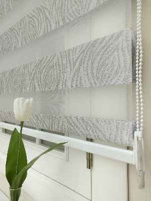 Gümüş Kabartmalı Jakarlı Zebra Perde- Gümüş