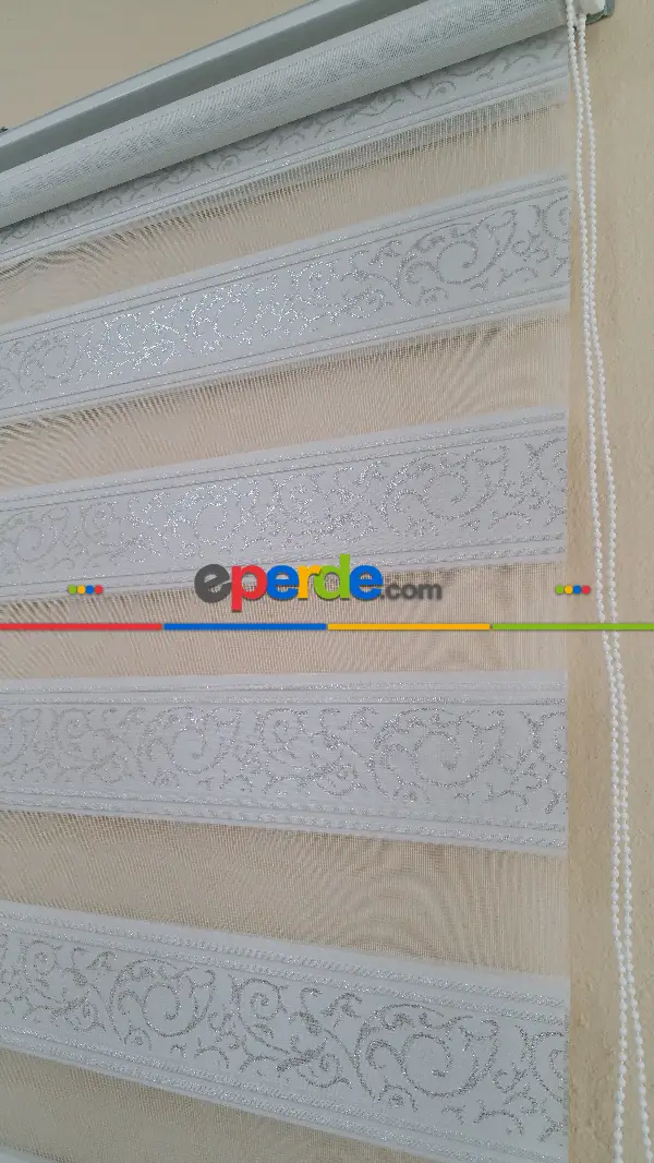 Oturma Odası - Jakarlı Zebra Perde- Beyaz-gümüş Simli