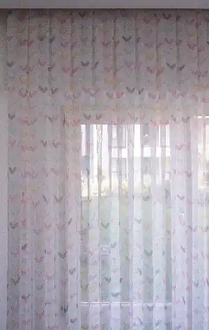 Çocuk Odası - Renkli Kalpler Desenli Keten Zemin Baskılı Tül Perde (( Açıklamayı Okuyunuz ))