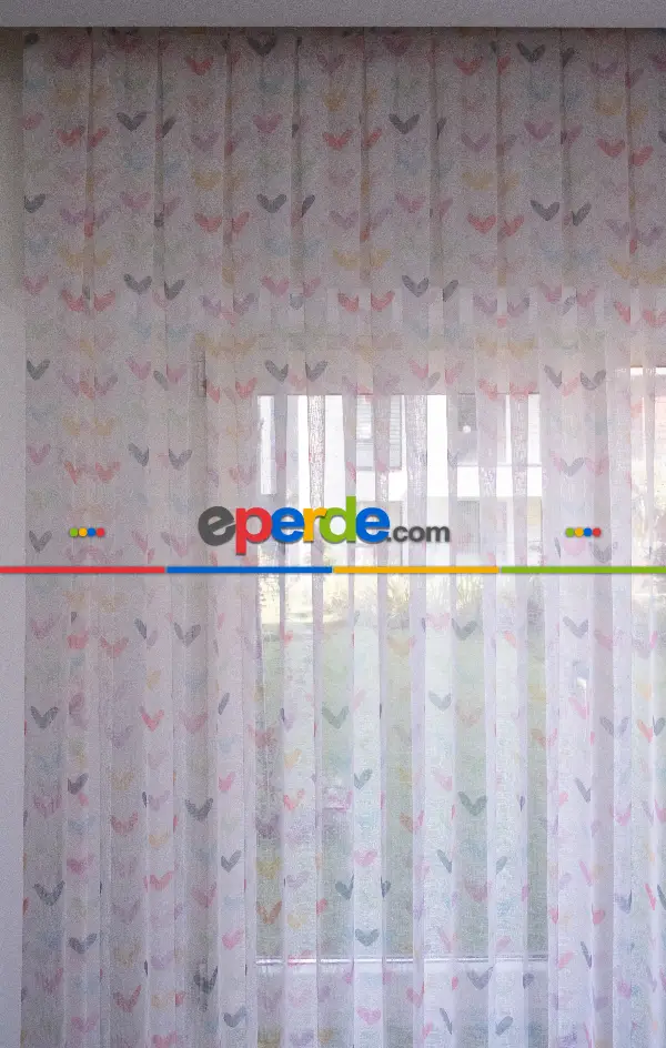 Renkli Kalpler Desenli Keten Zemin Baskılı Tül Perde - Kız Çocuk Odası