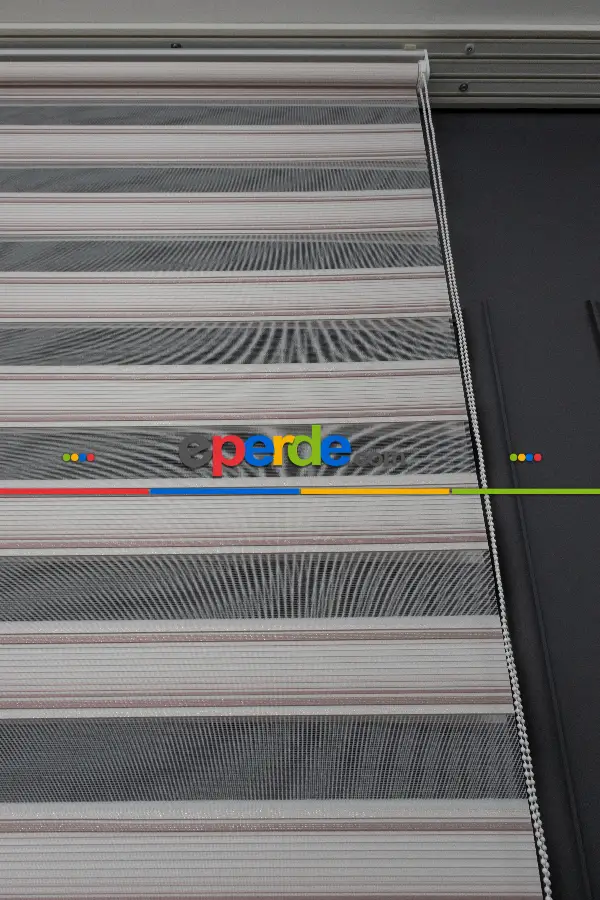 Pudra Pembe Zebra Perde - Yarım Pilise - Gümüş Simli Renk Geçişli Zebra Perde