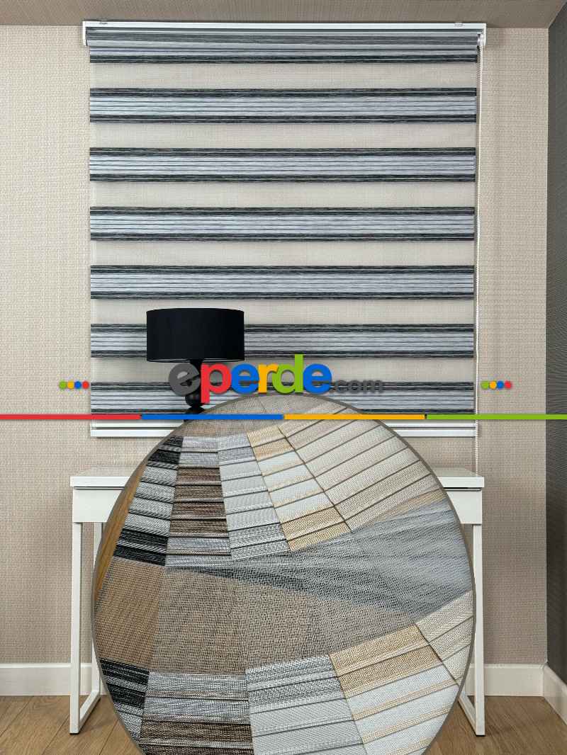 Genç Odası Açık Gri Siyah Pliseli Bambu Zebra Perde, Standart Metal Kasalı Yüksek Kalite Kornişe Kolay Montaj Seçenekli