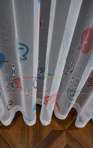 Hazır Ölçülü Petek Zemin Kırmızı Mavi Renkli Yaprak Desenli Grek Baskılı Tül Perde