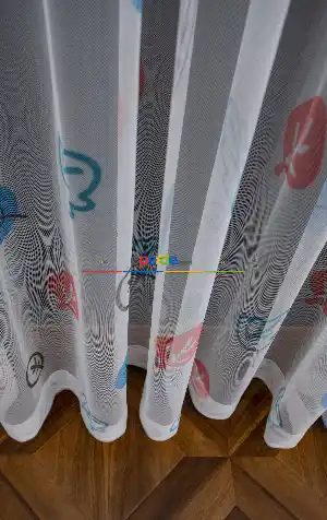 Hazır Ölçülü Petek Zemin Kırmızı Mavi Renkli Yaprak Desenli Grek Baskılı Tül Perde