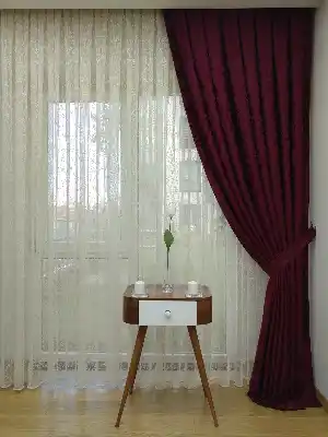 Bordo Rengi Kendinden Desenli Jakar Fon Perde (285 En)- Bordo