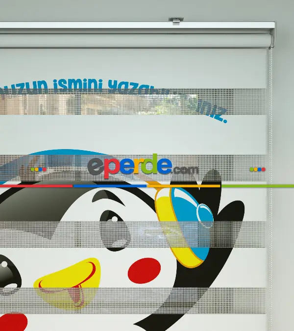 Sevimli Penguen Desenli Özel Baskılı Zebra Perde- Çok Renkli